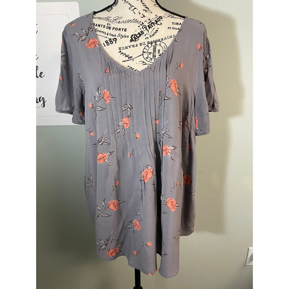 Torrid Gray Floral Top W/ Pleats Lightweight Cap Sleeves 1X Lagenlook Boho Top